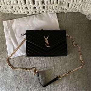 **Fashion inspired purse**